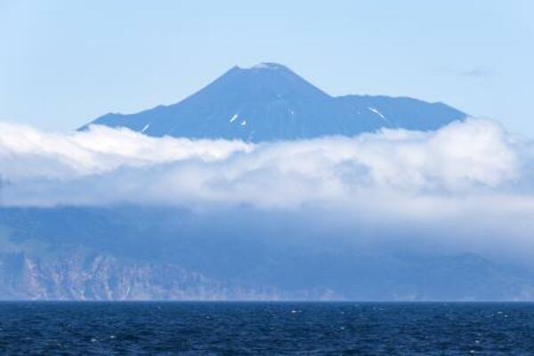 北方領土・国後島の爺爺岳=2022年7月(タス=共同)