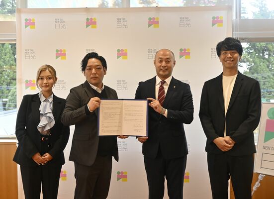 市役所で行われた連携協定締結式