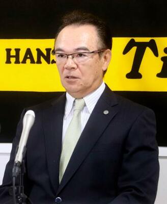 　阪神のヘッドコーチ就任が決まり、記者会見する和田豊氏＝６日、兵庫県西宮市の球団事務所