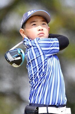 男子９、１０歳　６オーバー、７８の２位で予選を通過した小筆（埼玉）＝千成ＧＣ（ＰＧＭ）５番
