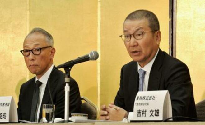 　２０２５年の映画概況を発表する映連の島谷能成会長（右）ら＝２８日午後、東京都中央区