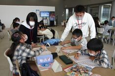 勉強しドーナツ食べて交流　高校生や大学生が企画　真岡まちづくりプロジェ…