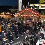 鹿沼秋まつり、５年ぶりに開幕　彫刻屋台26台集結　威勢いい掛け声と豪快…
