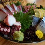 【ミヤコレ】厚切り４種、豪快に１皿に　刺身盛り合わせ（魚男（フィッシュ…