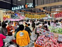 企業運営の農産直売所が人気