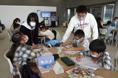 勉強しドーナツ食べて交流　高校生や大学生が企画　真岡まちづくりプロジェクト