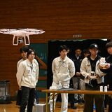 鹿沼の旧久我小に民間ドローンスクール開校　体育館と校庭を利活用
