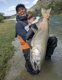 南米で釣る「氷河の王」