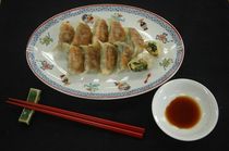 ＜ニラたっぷり春色餃子＞