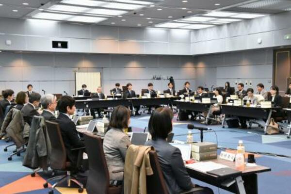 　オンライン株主総会の要件緩和などの中間試案を取りまとめた法制審議会部会＝１８日午後、法務省