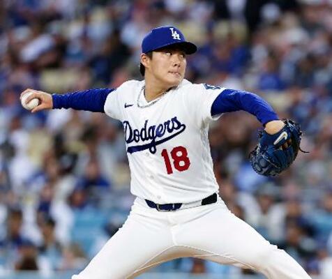 　ジャイアンツ戦に先発して６回１／３を投げ、５失点で３敗目を喫したドジャース・山本＝ロサンゼルス（共同）
