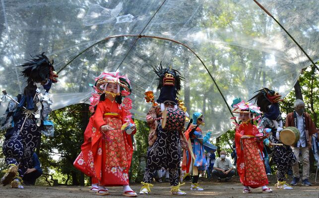 ３年ぶりに復活して神前に奉納された「河井のささら」