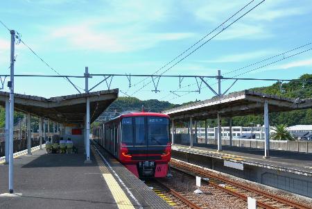 　知多新線終点の内海。立派な高架駅だ＝愛知県南知多町
