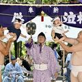 鹿沼・生子神社で「泣き相撲」　土俵で元気な泣き声響かせる　乳幼児770人がエントリー