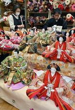 郷土が誇る「佐野の人形」のルーツとは　 各地の名工 定住　時流とともに…