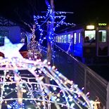 温かな光が導く旅路　わたらせ渓谷鉄道で恒例のイルミ　来年２月まで