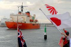 しらせ、フリマントル出港