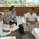 行方不明フランス人女性発見へＨＰ開設　兄が情報提供呼びかけ　知事訪問し協力求める