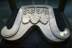 豊臣政権象徴の「金箔瓦」を展示