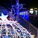 温かな光が導く旅路　わたらせ渓谷鉄道で恒例のイルミ　来年２月まで