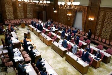 皇室典範改正案、参院委可決へ