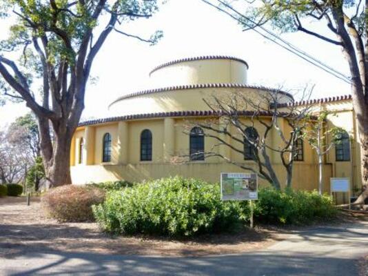 　桜ケ丘公園にある旧多摩聖蹟記念館＝東京都多摩市