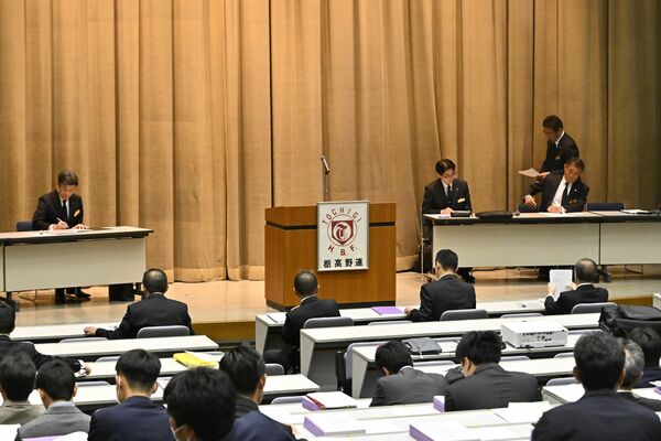 本年度からの変更点などが確認された第１回部長会議＝県総合教育センター