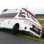 妊婦を搬送中に用水路に脱輪、群馬県太田市消防本部の救急車　下野署