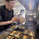 暑さ吹き飛ばす香ばしさ　土用の丑の日、ウナギ求めて　日光の老舗「魚登久…