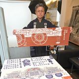秋まつりの手土産にいかが　絢爛豪華な彫刻屋台を手ぬぐいに　鹿沼の常陸屋呉服店が作製