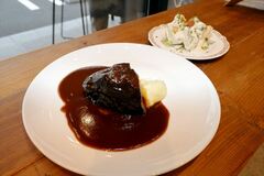 【推しの逸品】家庭の食卓でフレンチ　牛ほほ肉の赤ワイン煮込み　レ ジュール（宇都宮）
