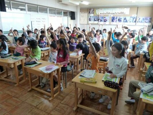 新聞の特徴学ぶ宇都宮市五代小