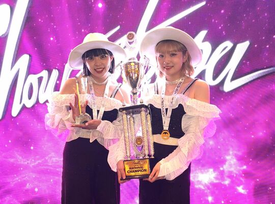 １位となった薄井さん（左）と高根沢さん
