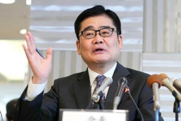 　記者会見する中国日本商会の本間哲朗会長＝１０日、北京（共同）