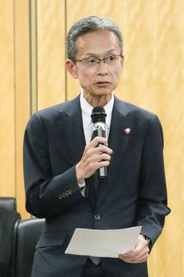 　有識者検討会の第１回会合であいさつする警察庁の日下真一交通局長＝８日午後、さいたま市の関東管区警察局