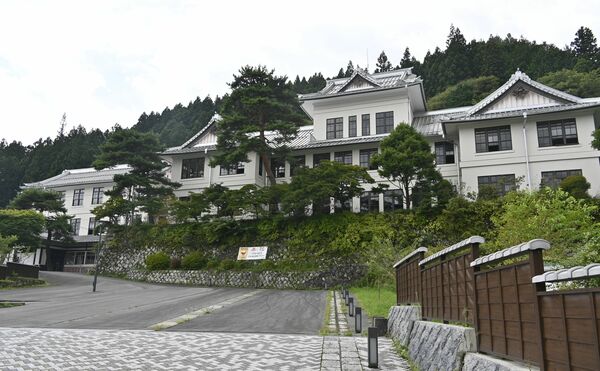天守のような造りが城を思わせる旧日光市庁舎