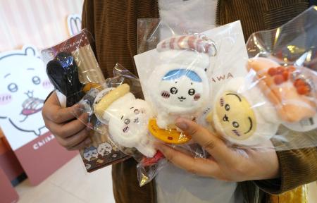 ちいかわコラボに大行列、香港 現地スシロー40店舗、限定品も｜全国