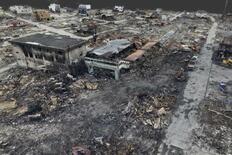 路上のがれき、津波火災を拡大