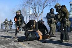 米連邦職員が発砲、男性死亡