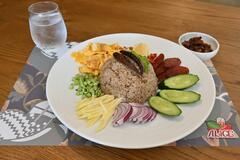 本場の味を彩り美しく