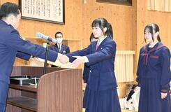 防犯ポスター入賞者ら表彰