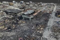 路上のがれき、津波火災を拡大