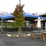 市貝・道の駅サシバの里いちかい　テントなどで建築基準法満たさず　代替建物の設計などに時間かかる