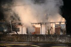 下野で住宅全焼