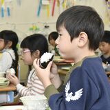 「おにぎりの日」初開催　自分で作って達成感　さくらの８小中学校