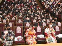 晴れ着姿華やか　大田原で成人式