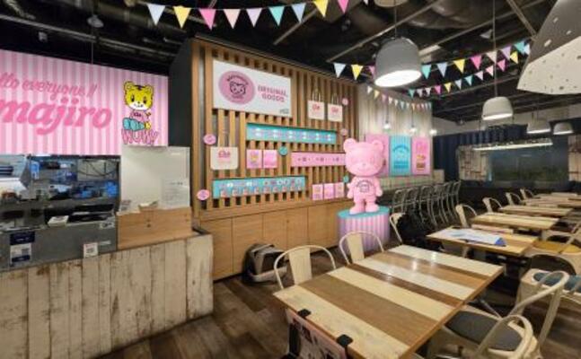 「Cafe&Shimajiro」の店内=東京・原宿(提供写真)