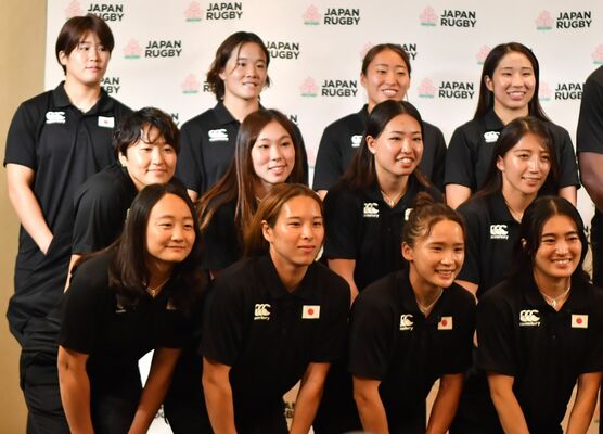 パリ五輪への意気込みを語った内海（前列左から２人目）、松田（後列左）田中（同２人目）＝都内