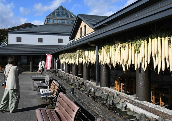 地元産農産物にこだわり売り上げを伸ばす道の駅湯の香しおばら＝那須塩原市