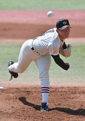キレのあるカットボールを武器に制球力で勝負する作新のエース市川